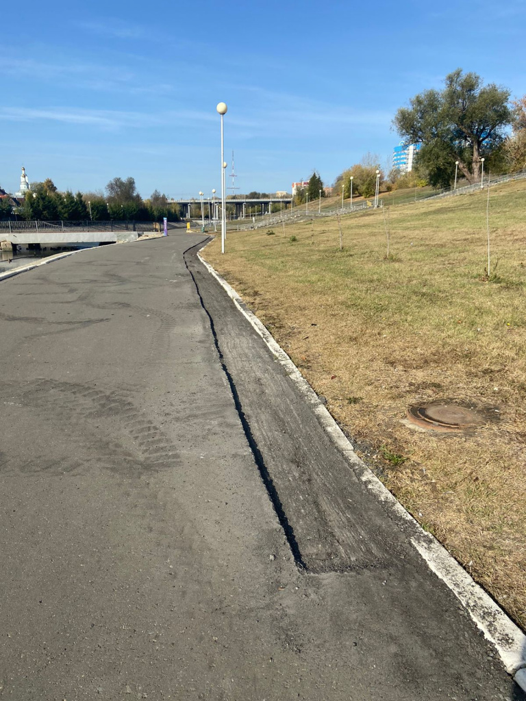 В Саранске на набережной реки Саранки ведется ремонт тротуара | 04.10.2023  | Саранск - БезФормата